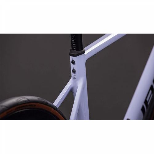 CUBE ATTAIN RACE CYCLAMEN´N´BLACK 2026, 58 cm Cijena Akcija