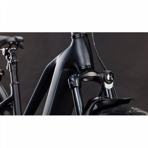 CUBE KATHMANDU HYBRID PRO 800 COAL´N´BLACK 2026 TRAPEZE, 46 cm Cijena Akcija