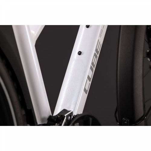 CUBE NATURE PRO FE METALLICWHITE´N´REFLEX 2027 TRAPEZE, 50 cm Cijena Akcija