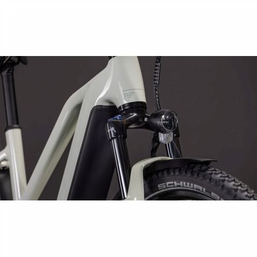 CUBE NURIDE HYBRID PERFORMANCE 600 DESERTSTONE´N´GREY 2026 TRAPEZE, 46 cm Cijena Akcija