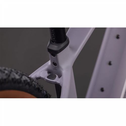 CUBE REACTION HYBRID PERFORMANCE 600 PLUMGREY´N´BLACK 2026, L Cijena Akcija